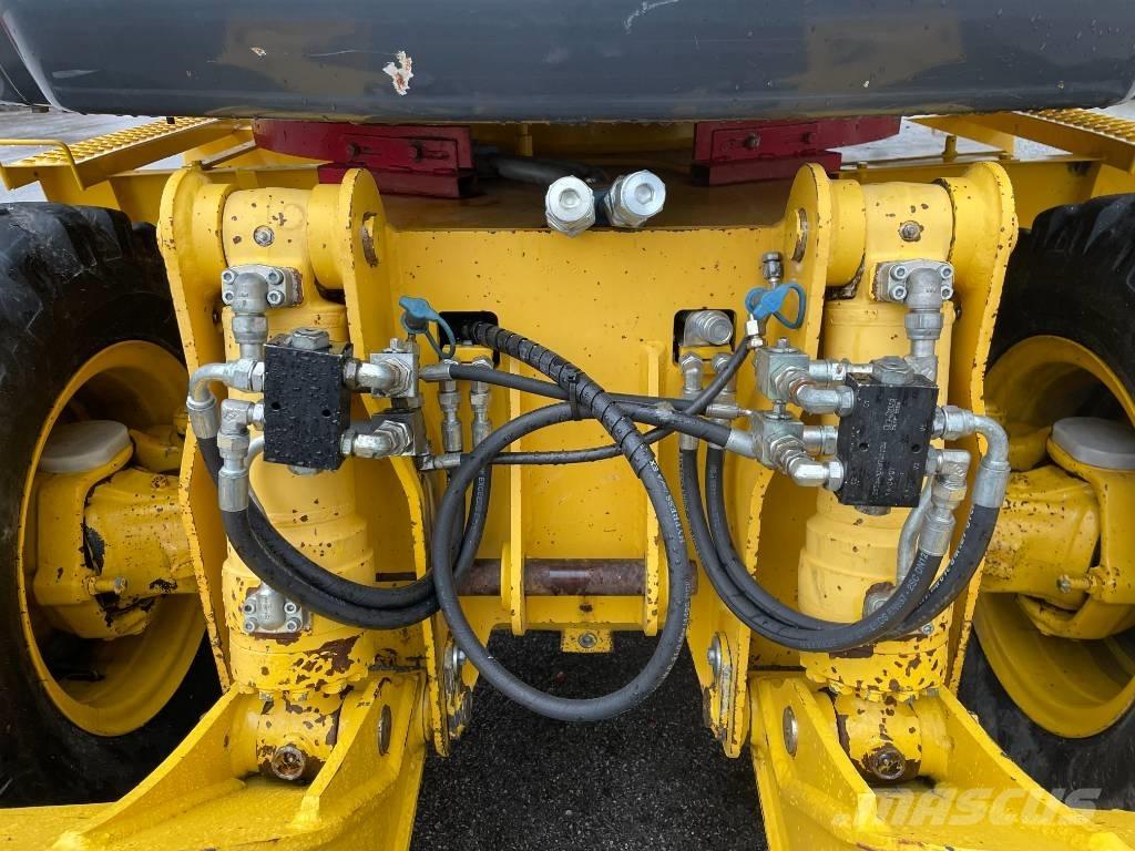 Komatsu PW 98 MR-8 Escavatori gommati