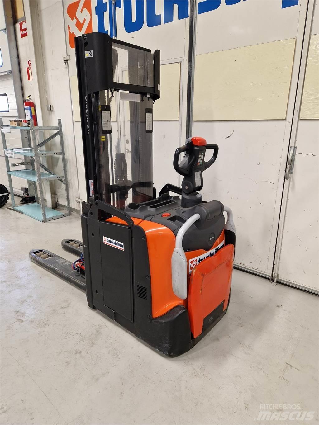 Toyota SPE120L Transpallet uomo a terra