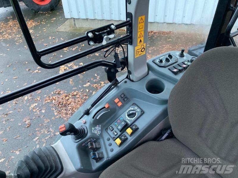 CLAAS NEXOS 240 S Trattori