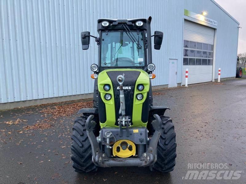 CLAAS NEXOS 240 S Trattori