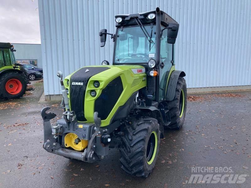 CLAAS NEXOS 240 S Trattori