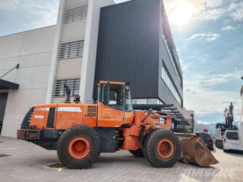 Doosan DL 300 Pale gommate