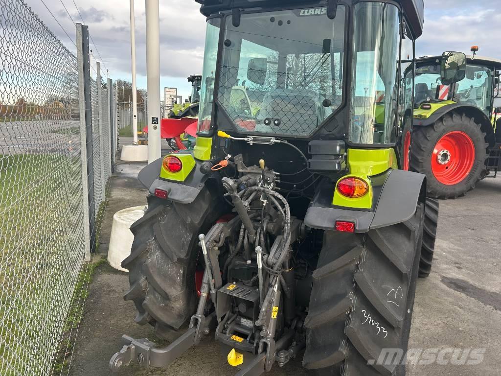 CLAAS Nexos 220 Trattori