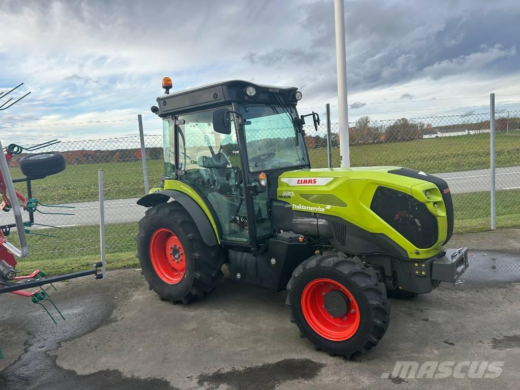 CLAAS Nexos 220 Trattori