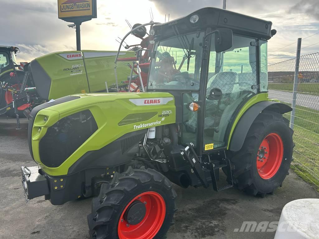 CLAAS Nexos 220 Trattori