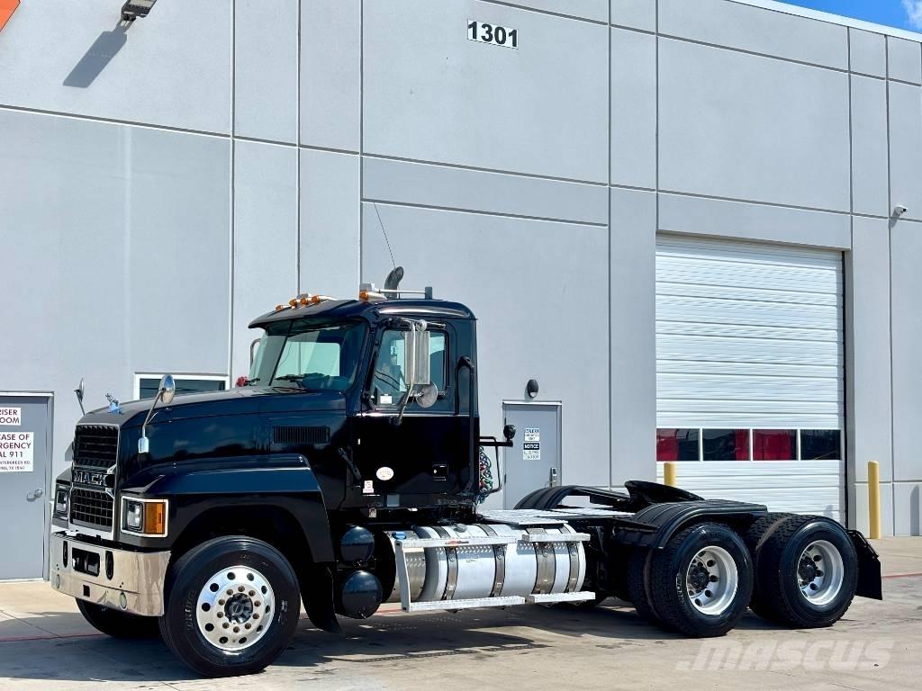 Mack Pinnacle Motrici e Trattori Stradali