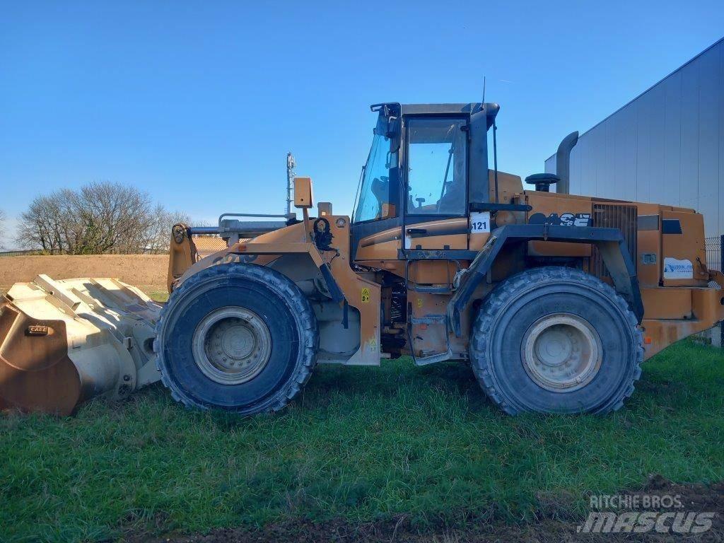 CASE 821 C Pale gommate