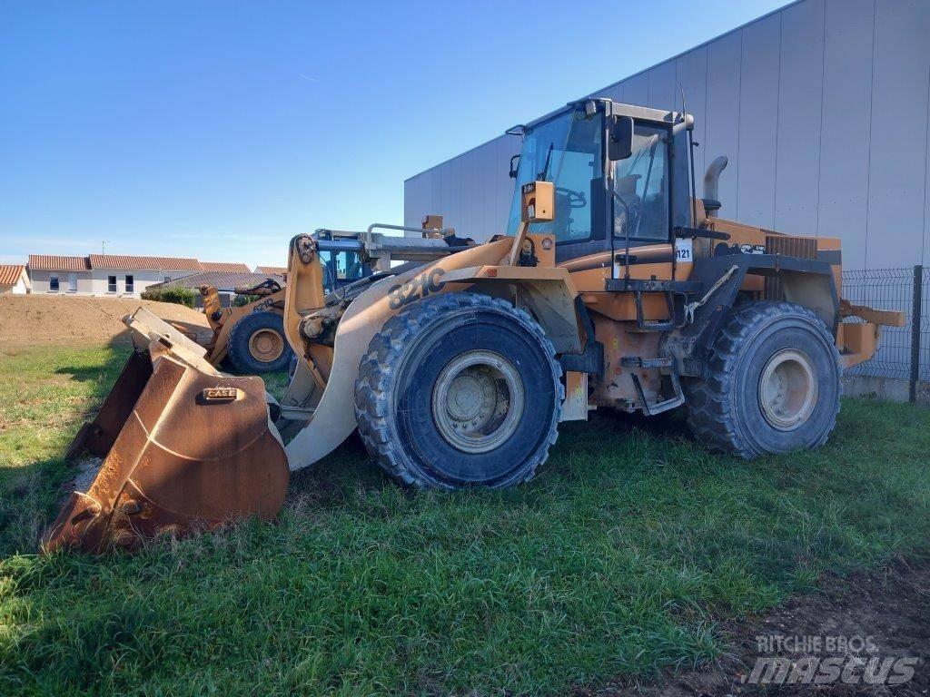 CASE 821 C Pale gommate