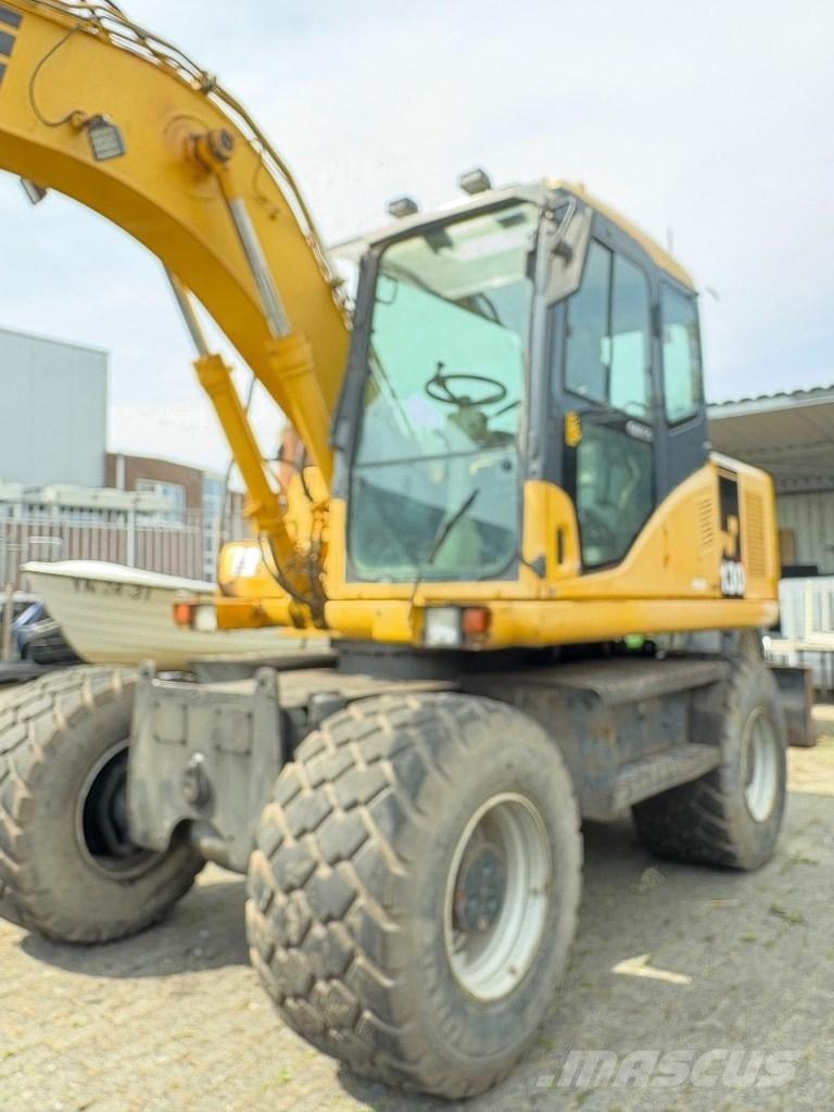 Komatsu PW 130-7K Escavatori gommati