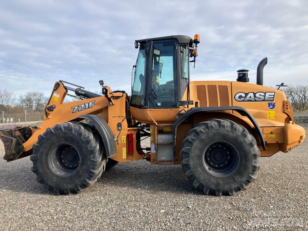 CASE 721 F Pale gommate