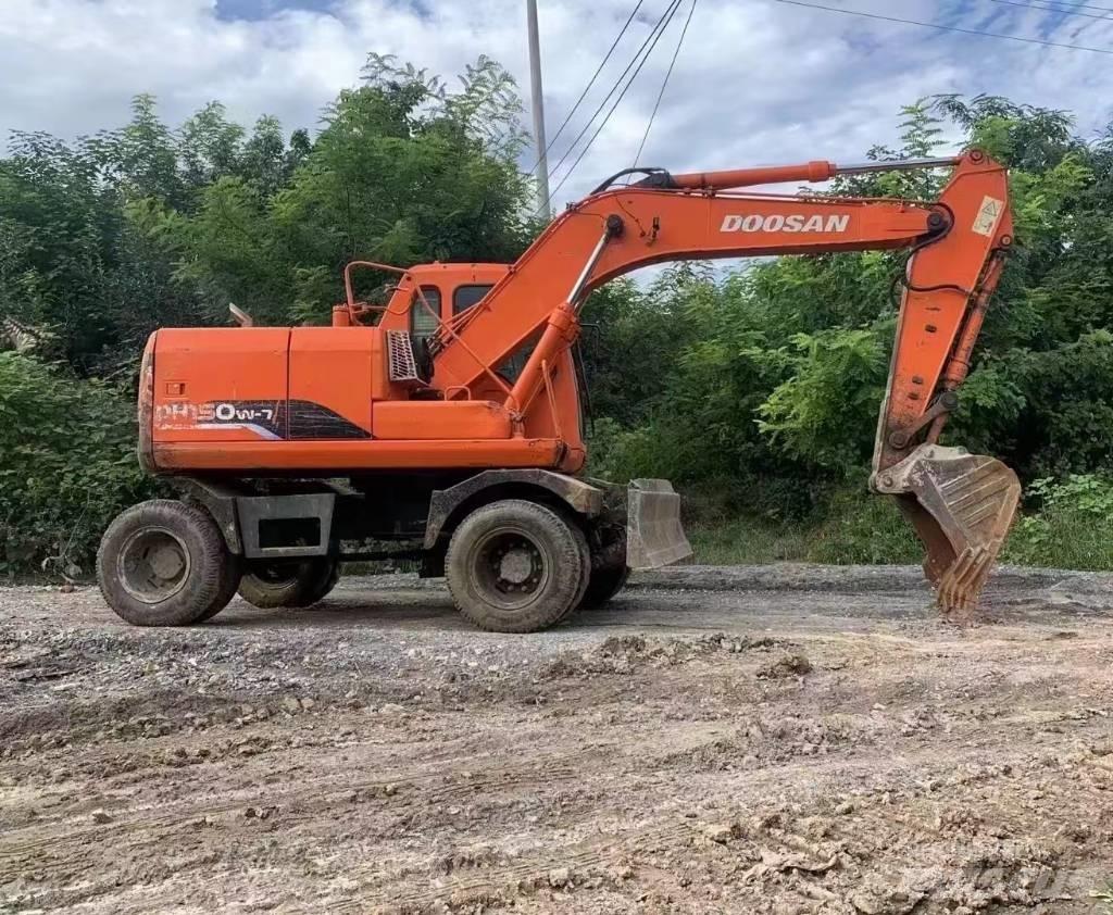 Doosan 150 W-7 Escavatori gommati