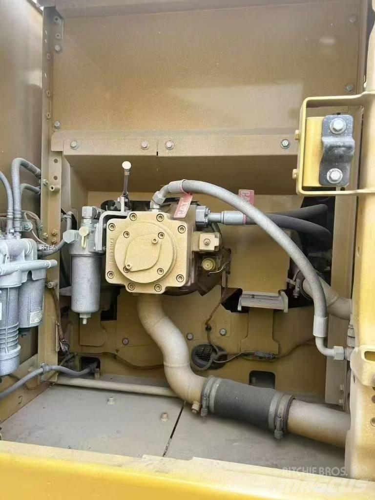 CAT 323 Escavatori cingolati