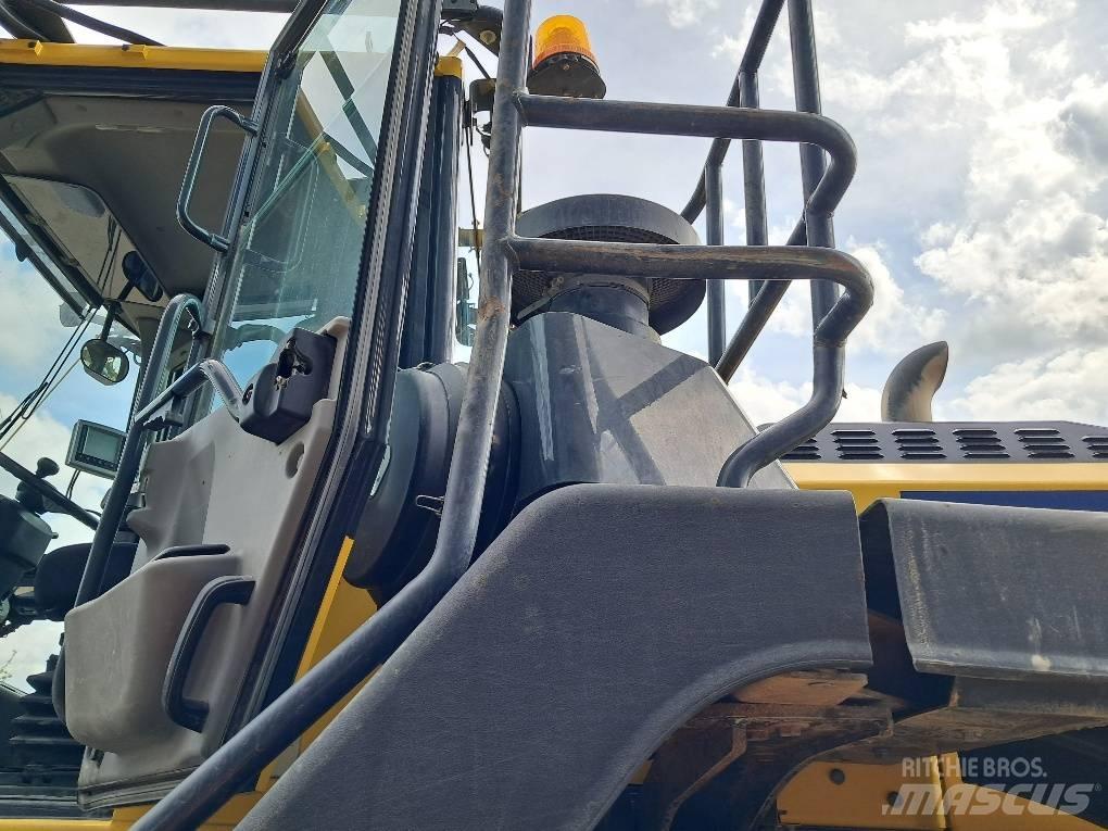 Komatsu WA480-8 Pale gommate