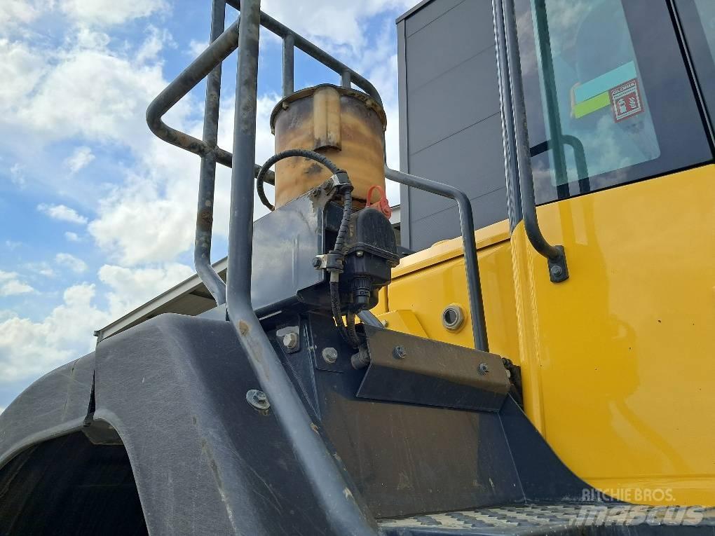Komatsu WA480-8 Pale gommate