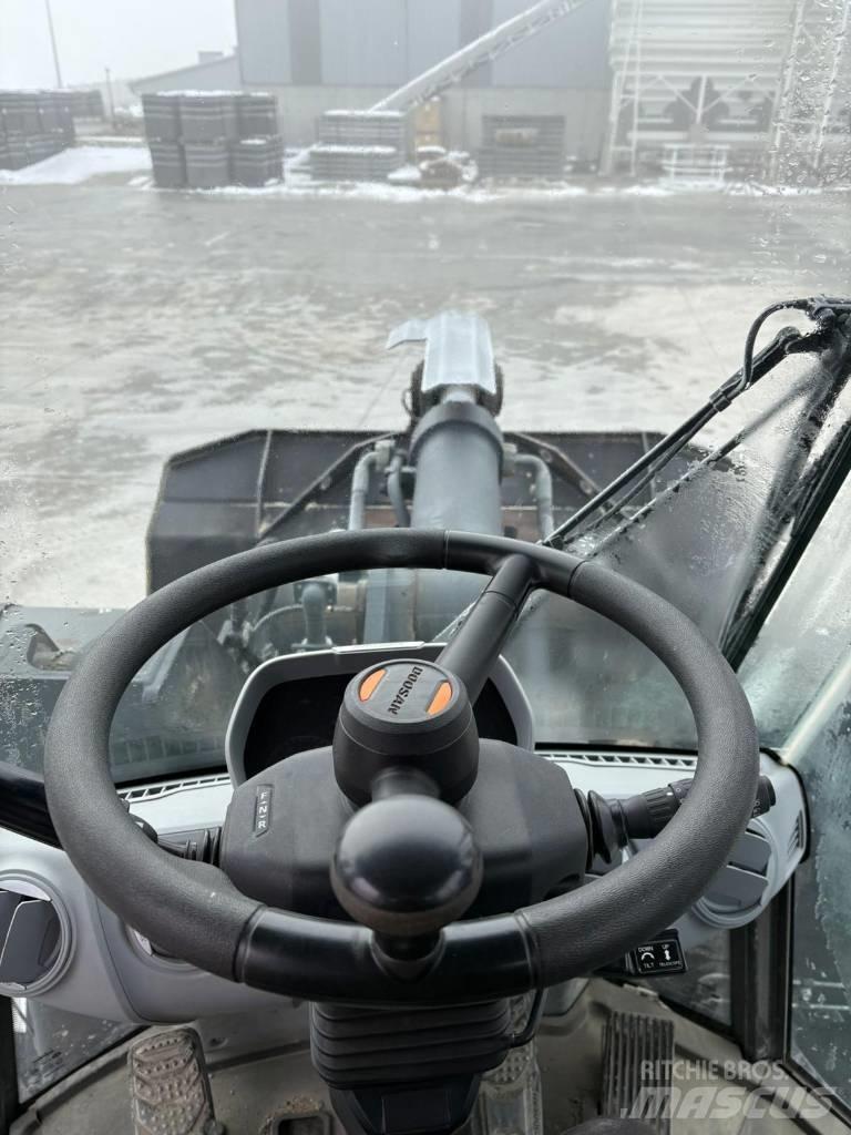Doosan DL 320-7 Pale gommate