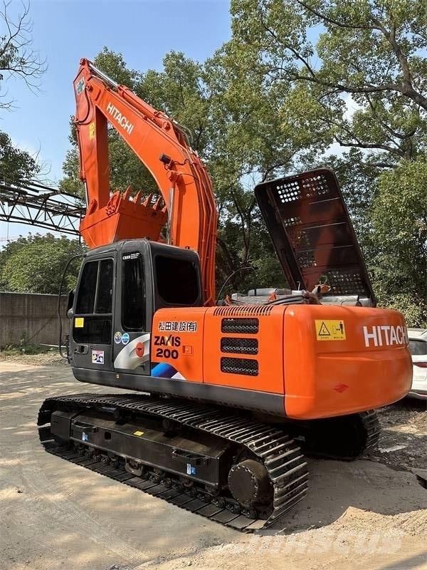 Hitachi 200 Escavatori gommati