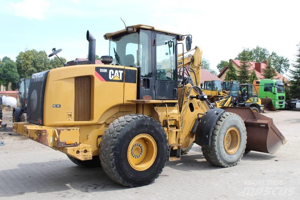 CAT 930 H Pale gommate