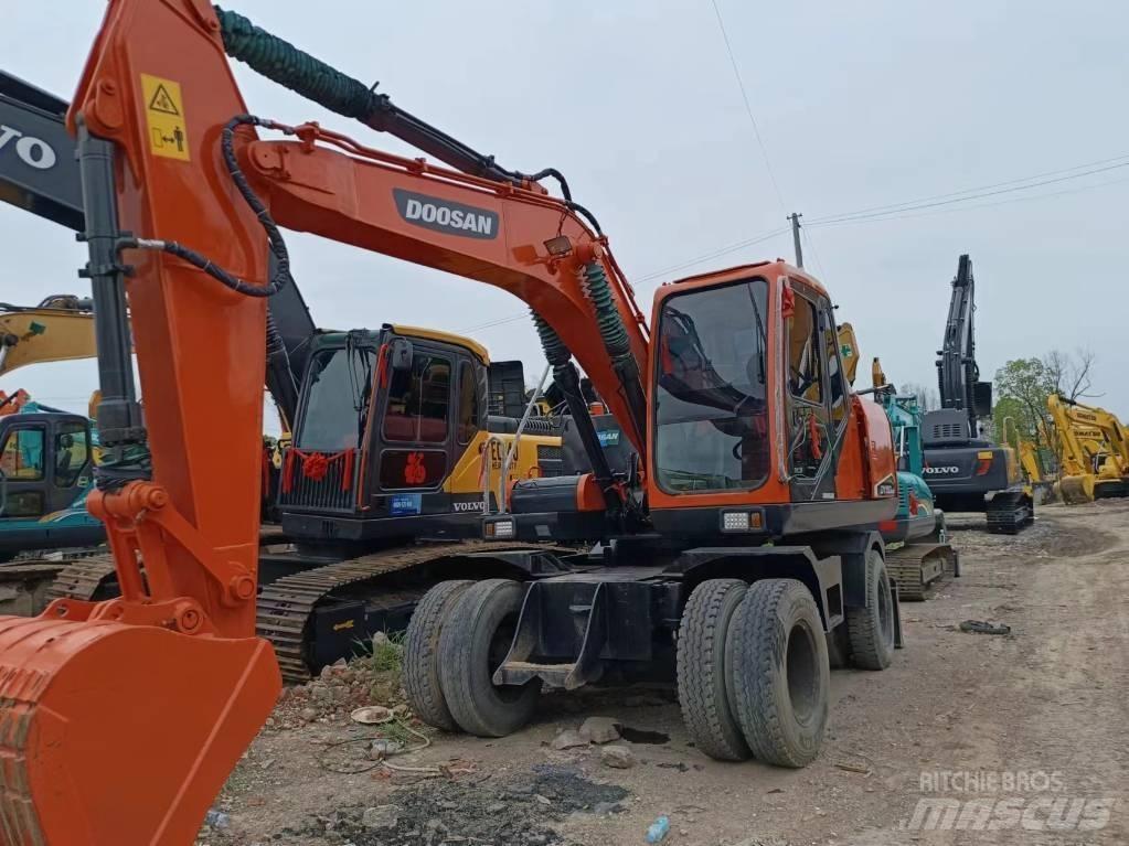 Doosan 150 W Escavatori gommati