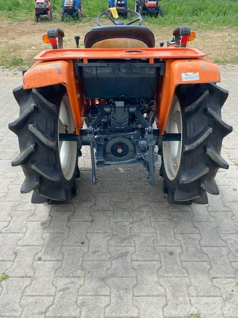 Kubota B1702-M Trattori compatti