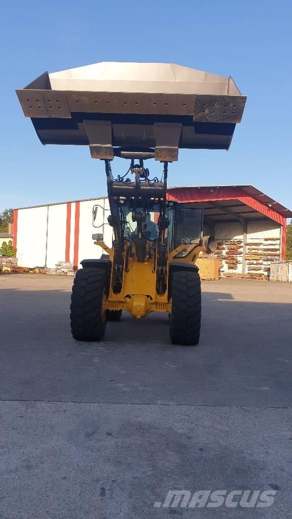 Volvo L 120 H Pale gommate