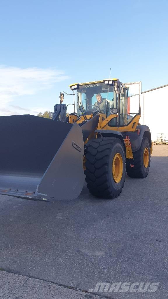 Volvo L 120 H Pale gommate