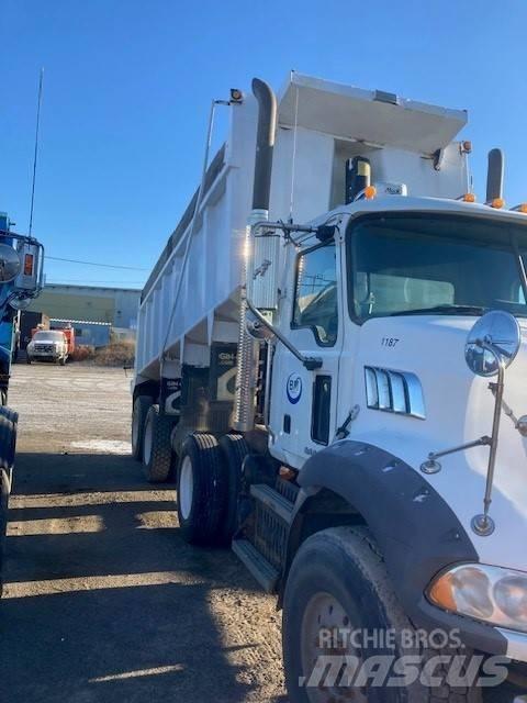 Mack GU813 Camion ribaltabili