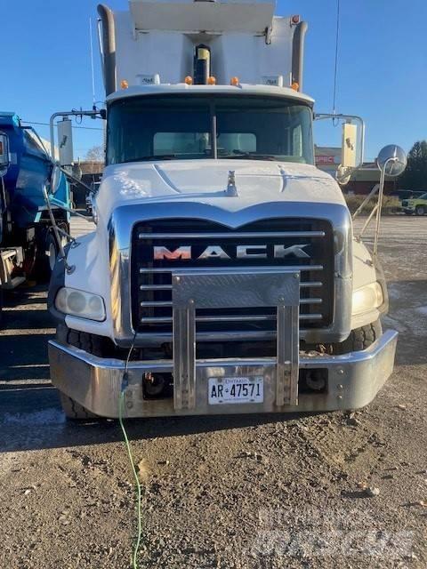 Mack GU813 Camion ribaltabili