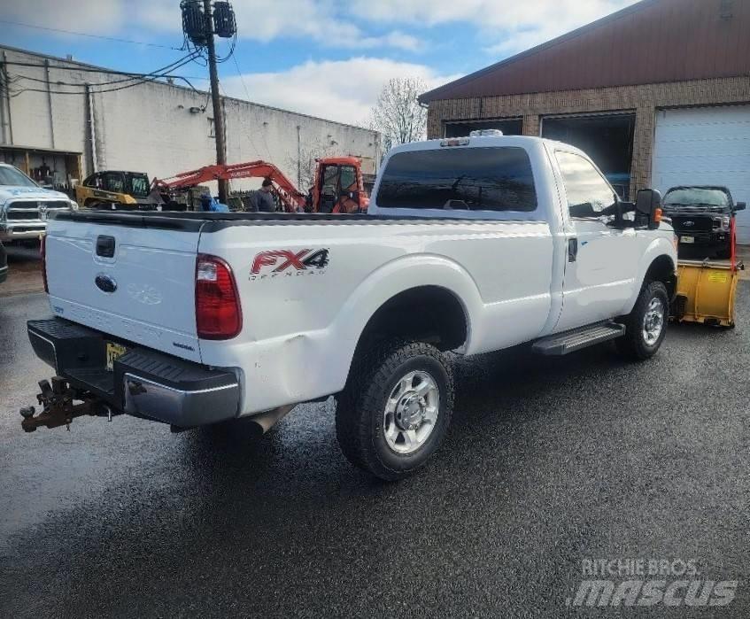 Ford F 250 FX4 Lame spazzaneve e aratri