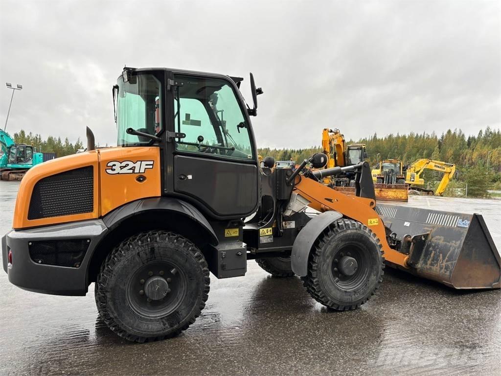 CASE 321f Pale gommate