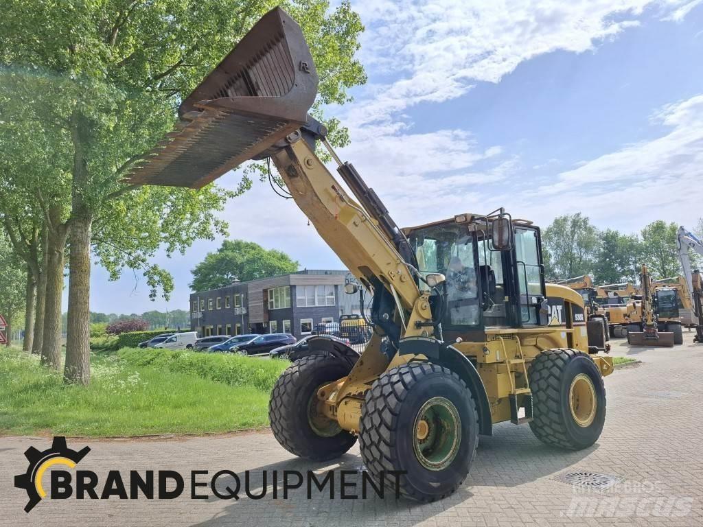 CAT 930G Pale gommate