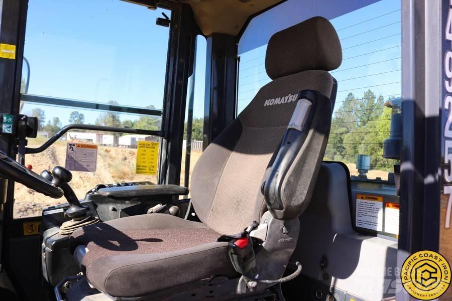 Komatsu WA 320-7 Pale gommate