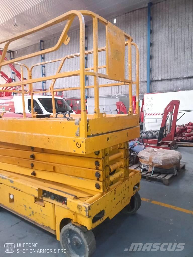 Haulotte Compact 12 Piattaforme a pantografo