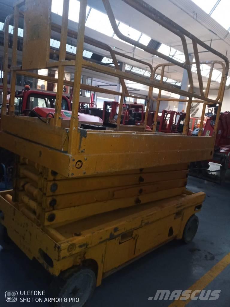 Haulotte Compact 12 Piattaforme a pantografo