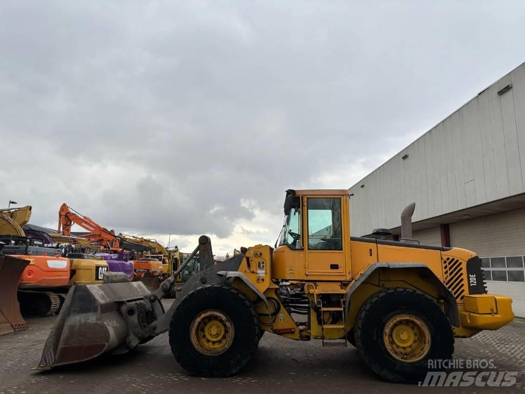 Volvo L 120 E Pale gommate