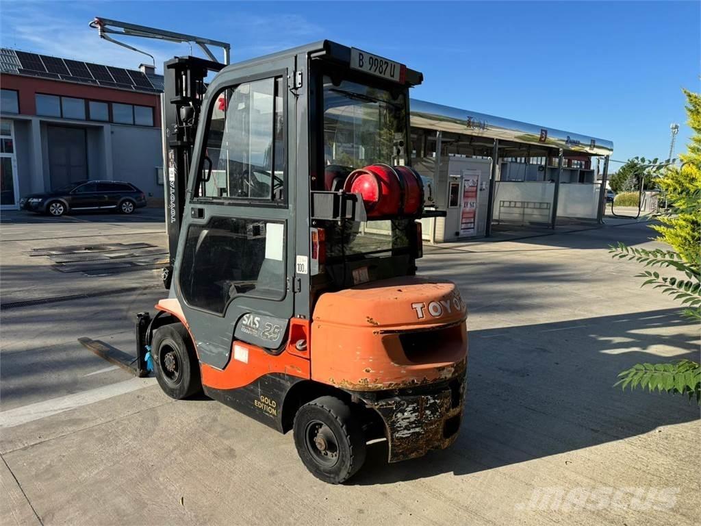 Toyota 7FGF25 Carrelli elevatori GPL