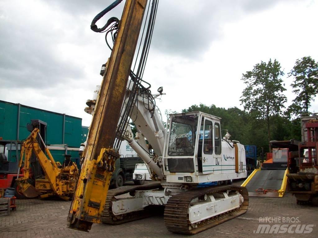 Liebherr R 942 Trivelle per fondazioni