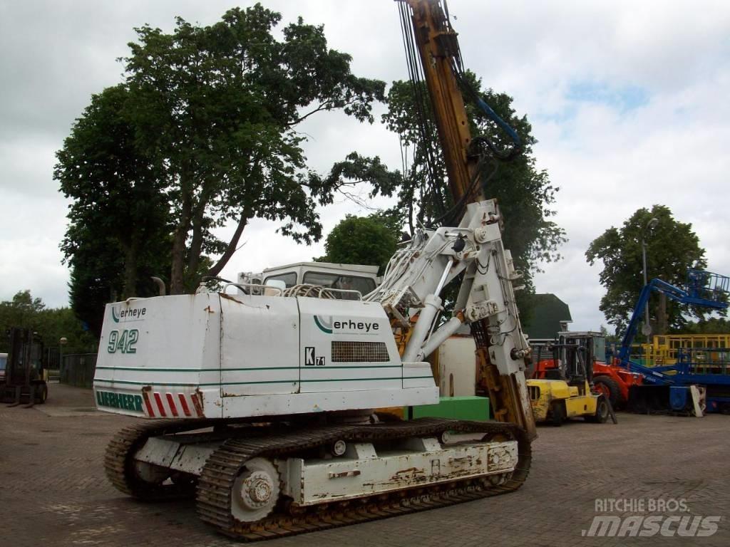Liebherr R 942 Trivelle per fondazioni