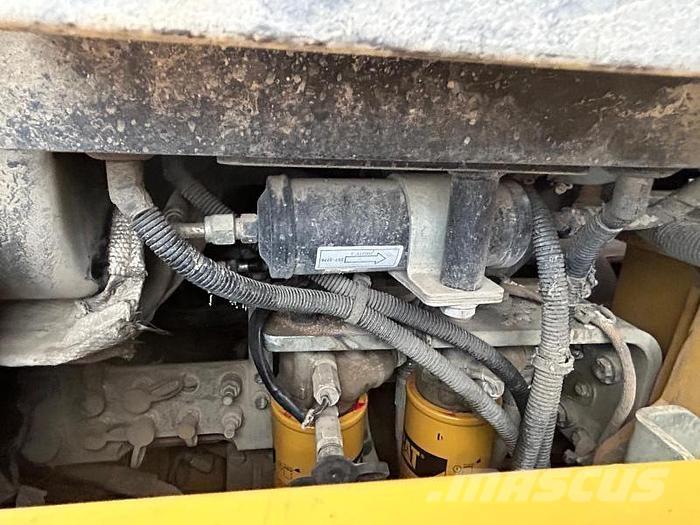 CAT 963D Pale gommate