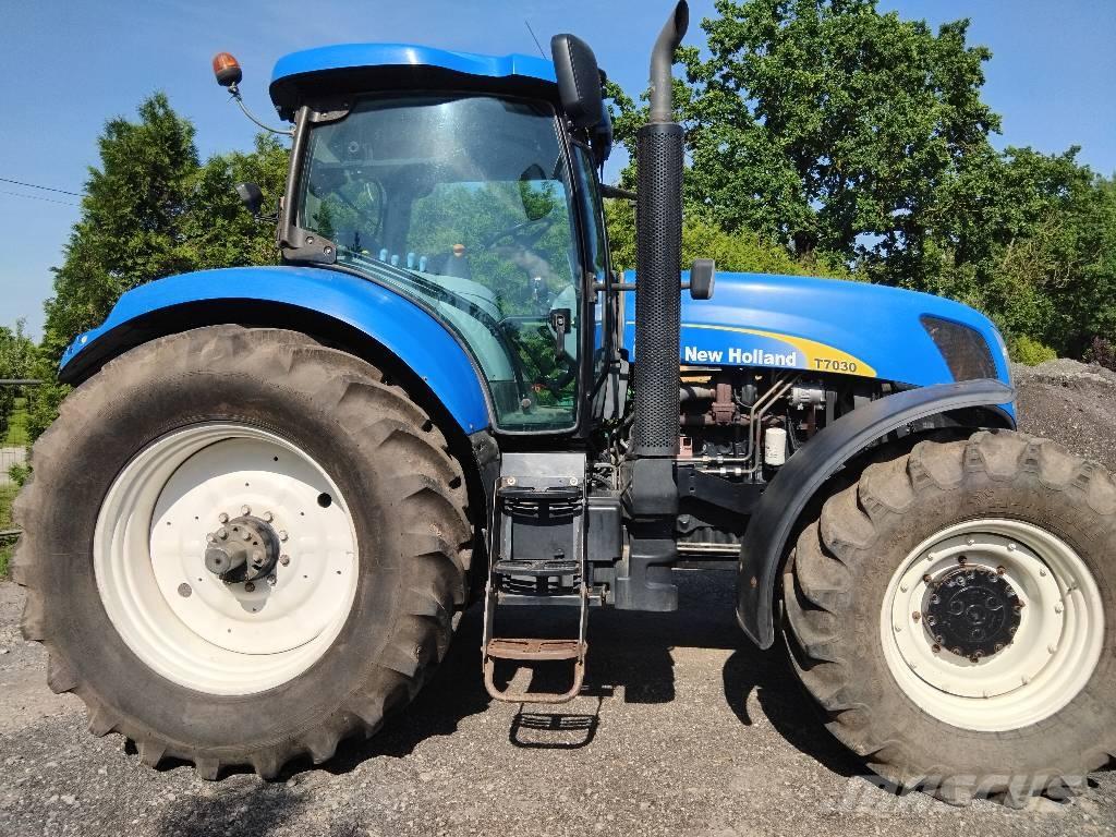 New Holland T7030 Trattori