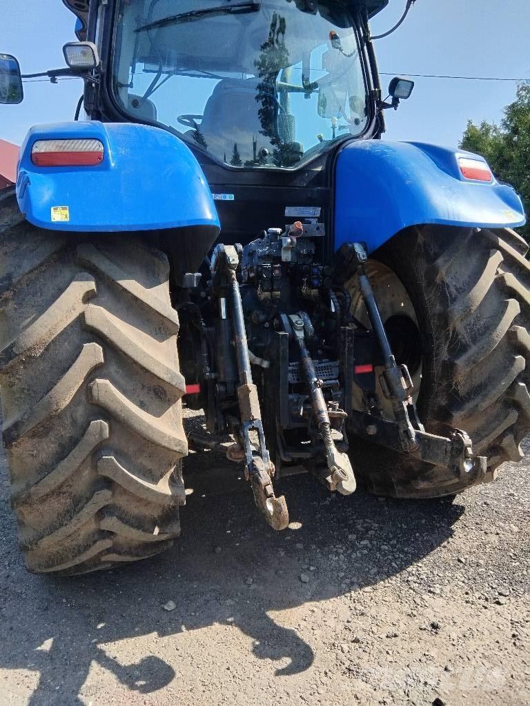 New Holland T7030 Trattori