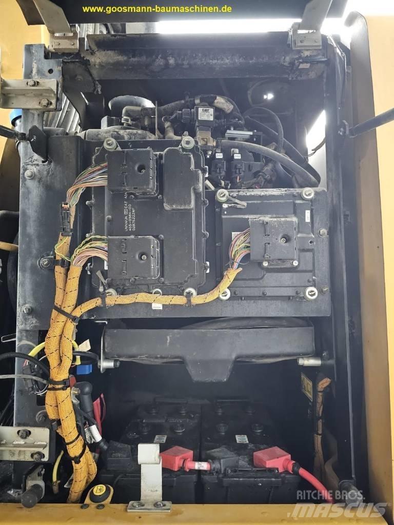 CAT MH 3022 Movimentazione rifiuti