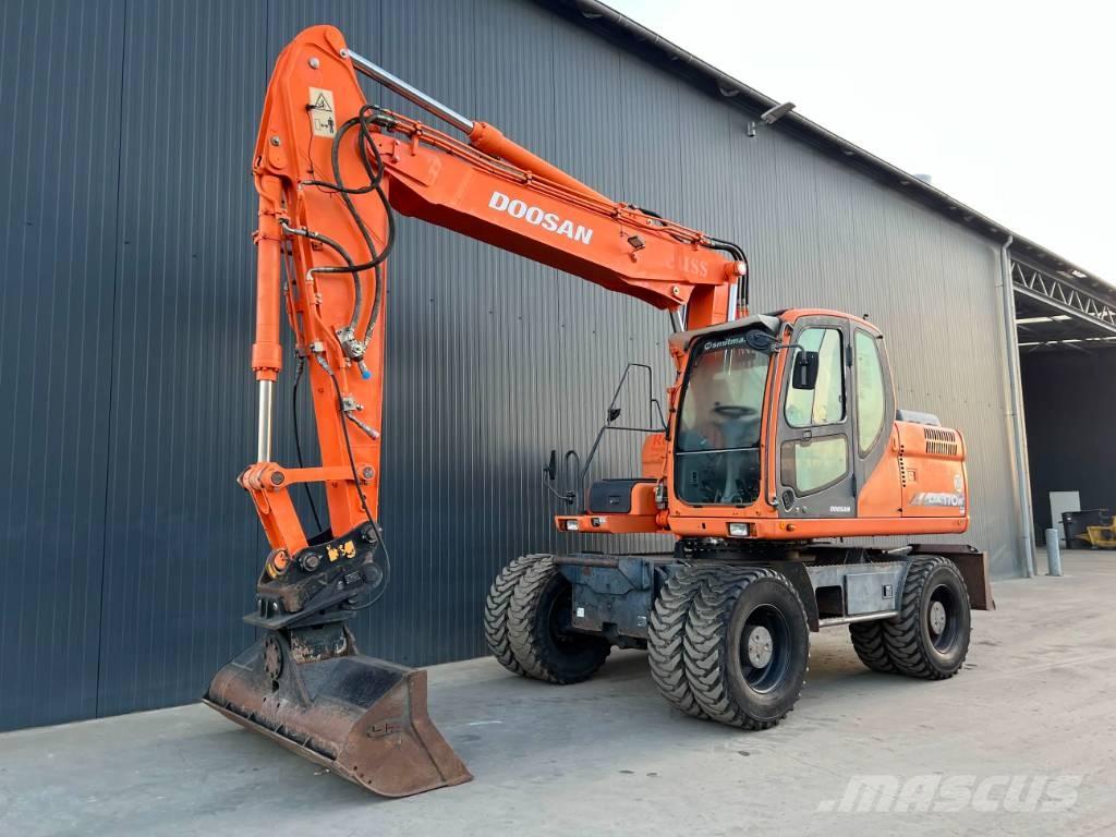 Doosan DX170W Escavatori gommati