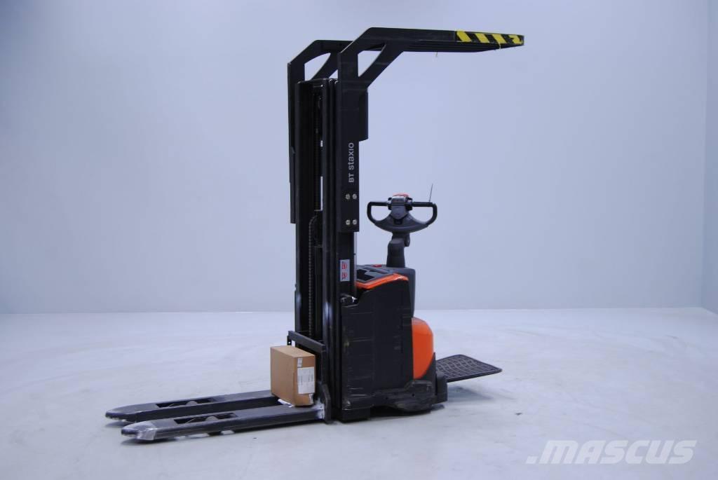 Toyota SWE120 Transpallet uomo a terra