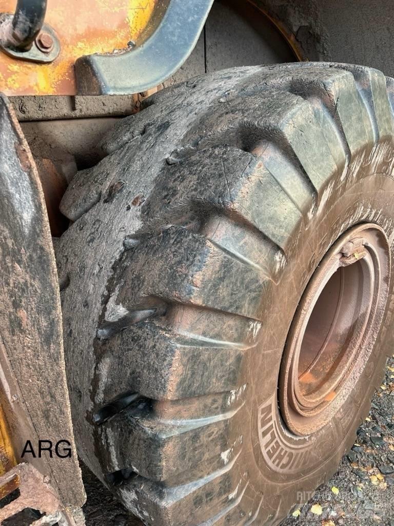 CAT 972MXE Pale gommate