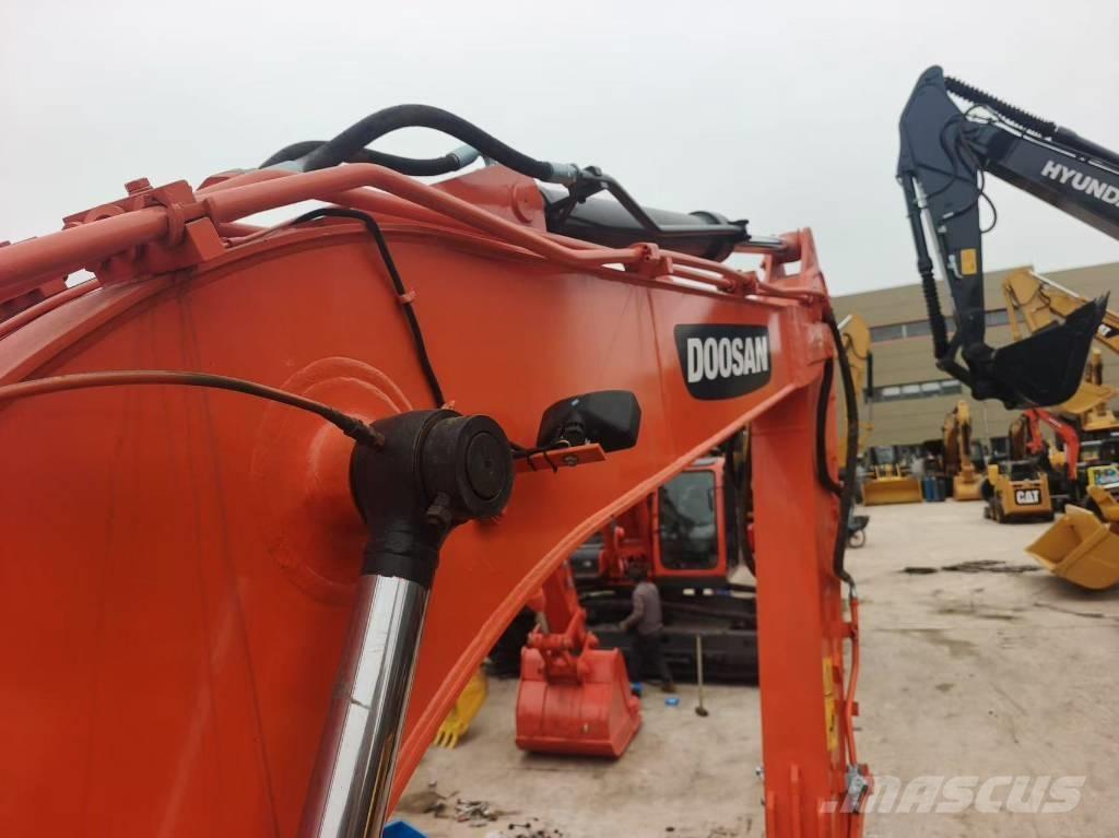 Doosan DX 140 Escavatori cingolati