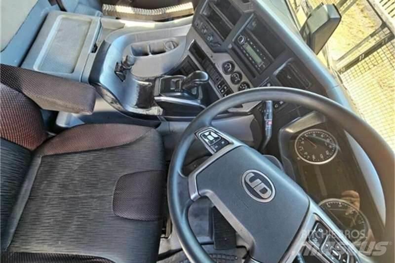 UD TRUCKS QUON Camion altro