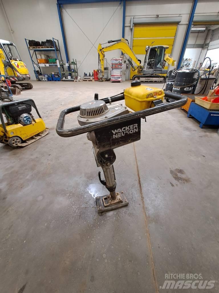 Wacker Neuson BS30 Vibrocostipatore verticale