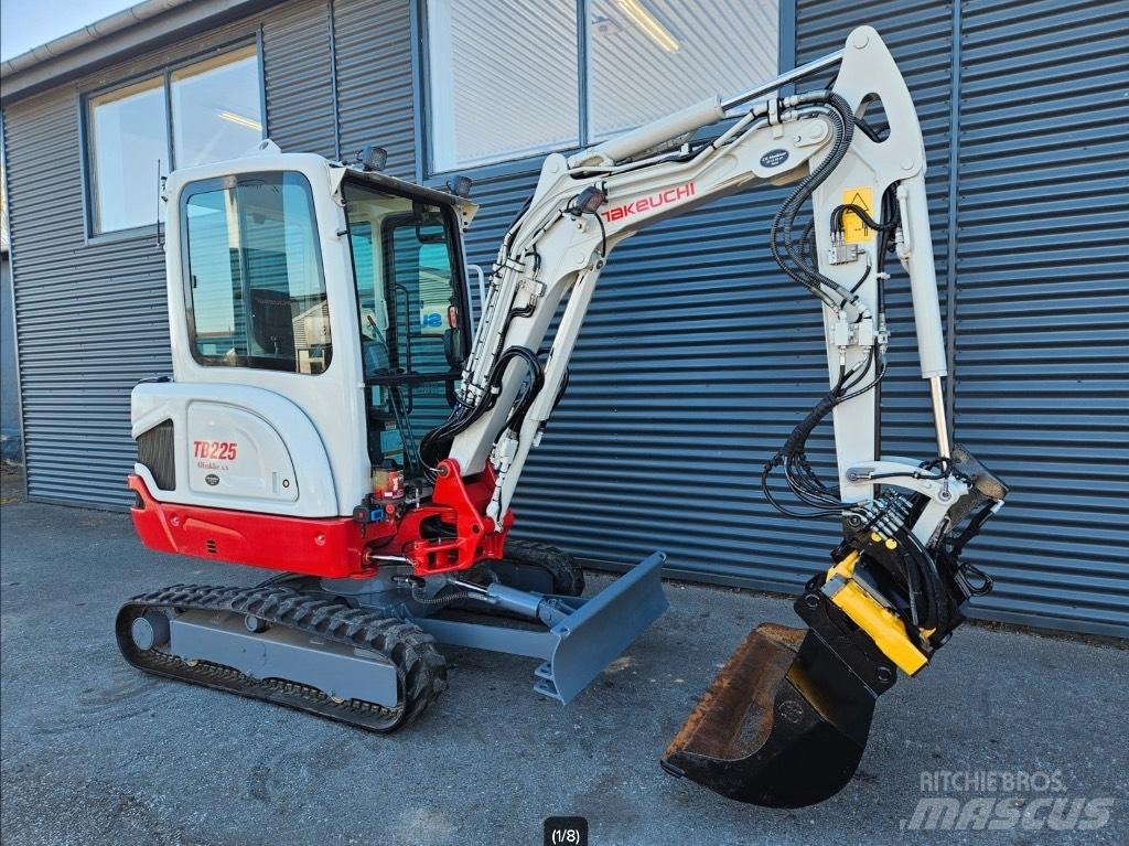 Takeuchi TB 225 Miniescavatori