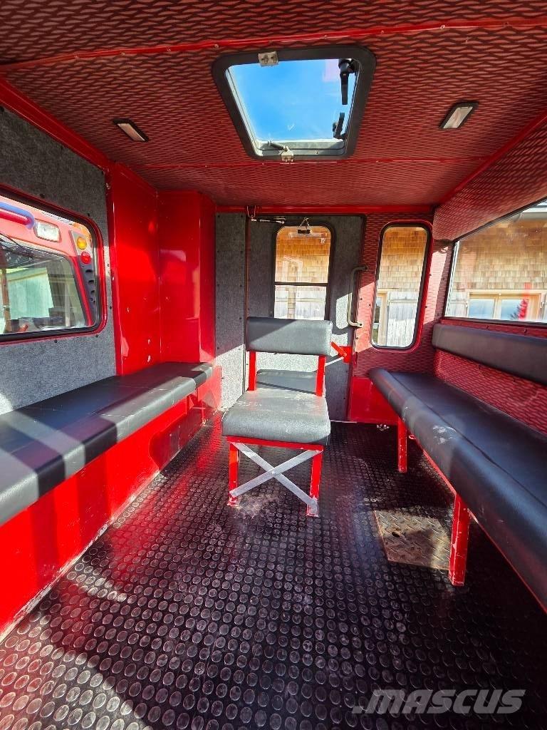 Pistenbully 300 DD Battipista