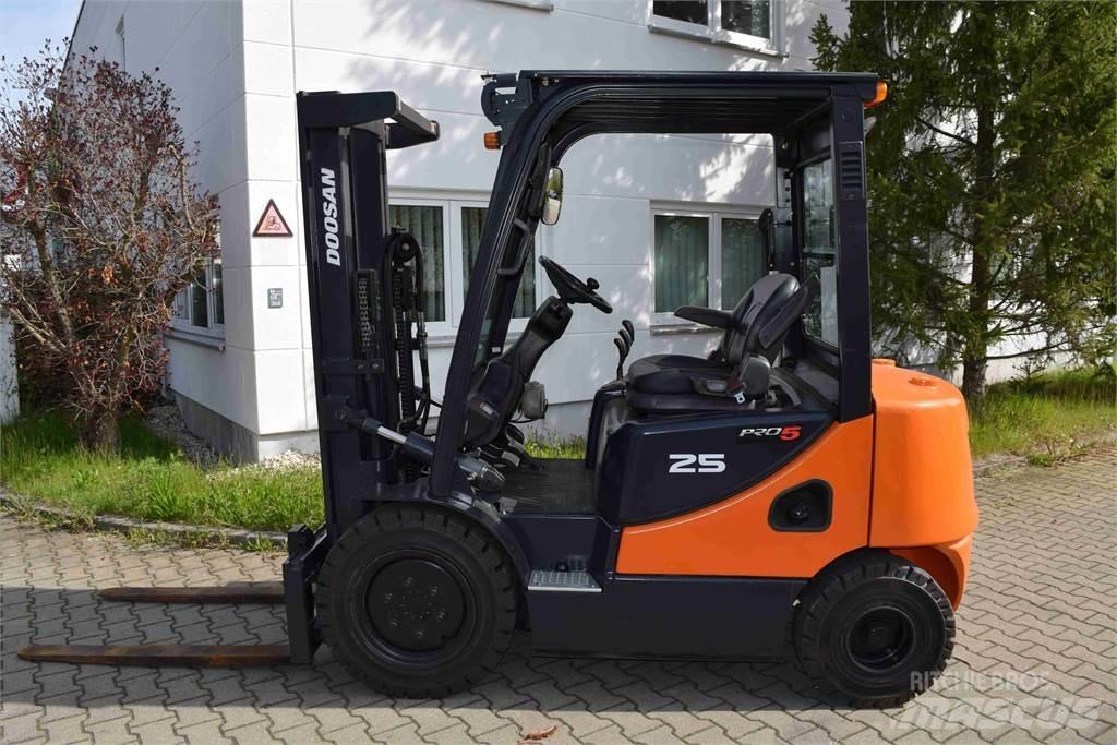 Doosan D 25 S-5 Carrelli elevatori diesel